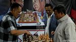 Yuk, Lihat Dua Kubu Timses Adu Kelihaian Bermain Catur