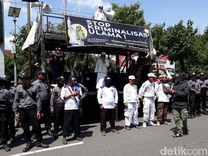 Aksi Bela Ketum PA 212 Juga Digelar di Depan Mapolresta Solo