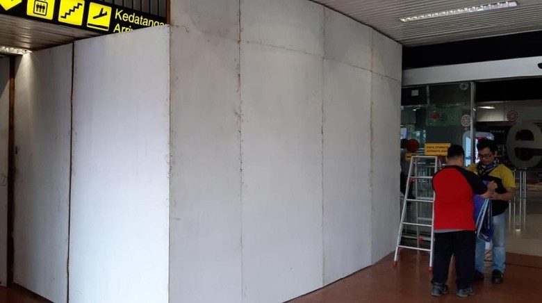 Banner salah Raja Ampat di Bandara Soetta sudah diturunkan (dok Humas Angkasa Pura 2) Banner salah Raja Ampat di Bandara Soetta sudah diturunkan (dok Humas Angkasa Pura 2)