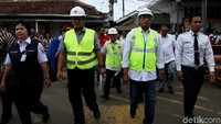 Lebih lanjut,Menhub Budi Karya menjelaskan pengoperasian KA bandara pada Maret nanti di Stasiun Manggarai dilakukan maksimal mulai Mei.