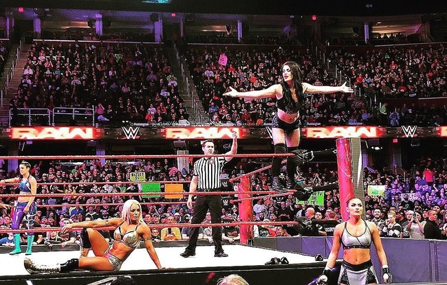 Karena masalah ini, Paige mengaku sedang merasa sangat terpuruk dan tidak bisa melakukan apa-apa. Untuk dipermalukan secara publik seperti itu sangat tidak enak, aku tidak berharap itu terjadi pada siapupun. Aku tidak bekerja, aku tidak melakukan apa-apa. Aku merasa sangat terpuruk, katanya dilansir The Sun. Foto: Instagram @realpaigewwe