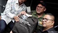 KPU melakukan pendistribusian perdana logistik Pemilu untuk ke luar negeri agar WNI yang berada di luar negeri dapat juga menggunakan hak pilihnya saat Pemilu pada April 2019 mendatang.