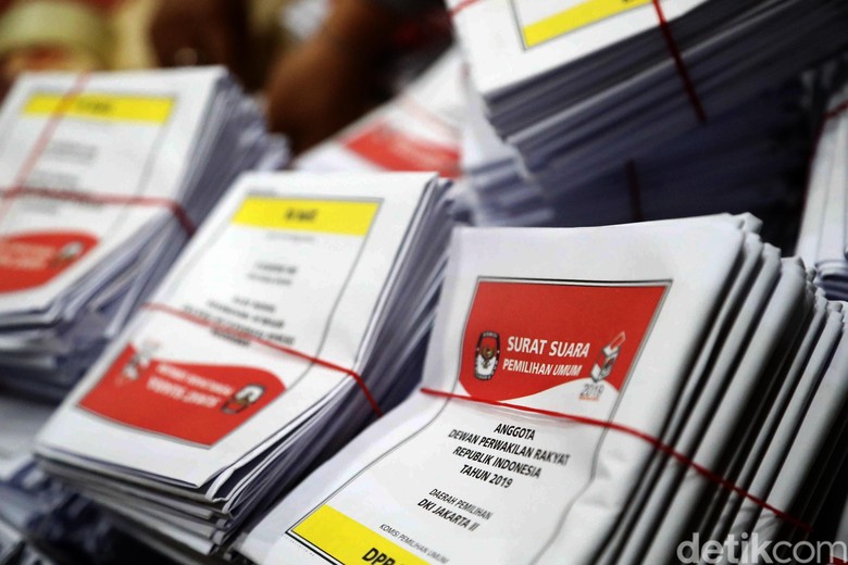 PDIP vs Gerindra di Survei LSI PDIP vs Gerindra di Survei LSI