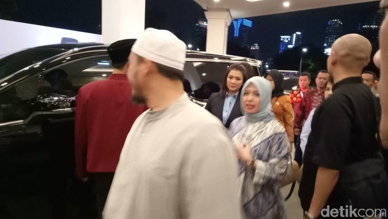 Jelang Debat Capres, Istri Sandiaga Merapat ke Hotel Sultan Jelang Debat Capres, Istri Sandiaga Merapat ke Hotel Sultan