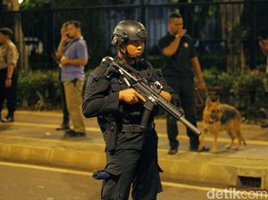 CCTV Detik-detik Ledakan Petasan, Pelaku Diburu
