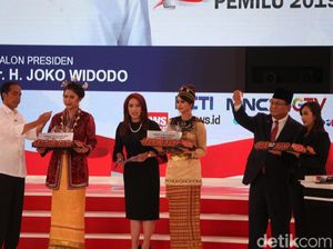 Rambut Merah Anisha Dasuki di Debat Capres Kedua Mencuri Atensi