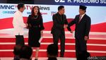 Jokowi-Prabowo Tutup Debat Kedua dengan Peluk dan Swafoto