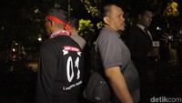 Warga juga diminta menjauhi lokasi. Namun belum ada keterangan mengenai sumber bunyi ledakan.