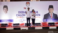 Begini momen Jokowi saat tiba di lokasi debat kedua di The Sultan Hotel, Jakarta, sekitar pukul 19.25 WIB, Minggu (17/2/2019).