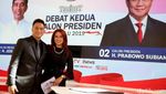 Senyum Manis dan Rambut Merah Anisha Dasuki yang Curi Perhatian