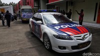Logistik pemilu yang dikirim itu dikawal oleh aparat kepolisian guna memastikan keamanan sepanjang perjalanan darat.