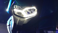 Satu fitur yang menjadi ciri khas BMW C 400 X adalah adanya fitur BMW Motorrad Connectivity. BMW Motorrad Connectivity memungkinkan pengendara mengoneksikan smartphone dengan motor dan helm via Bluetooth. Foto: Dok. BMW Motorrad