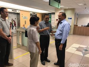Boediono dan MS Hidayat Jenguk Ani Yudhoyono di Singapura