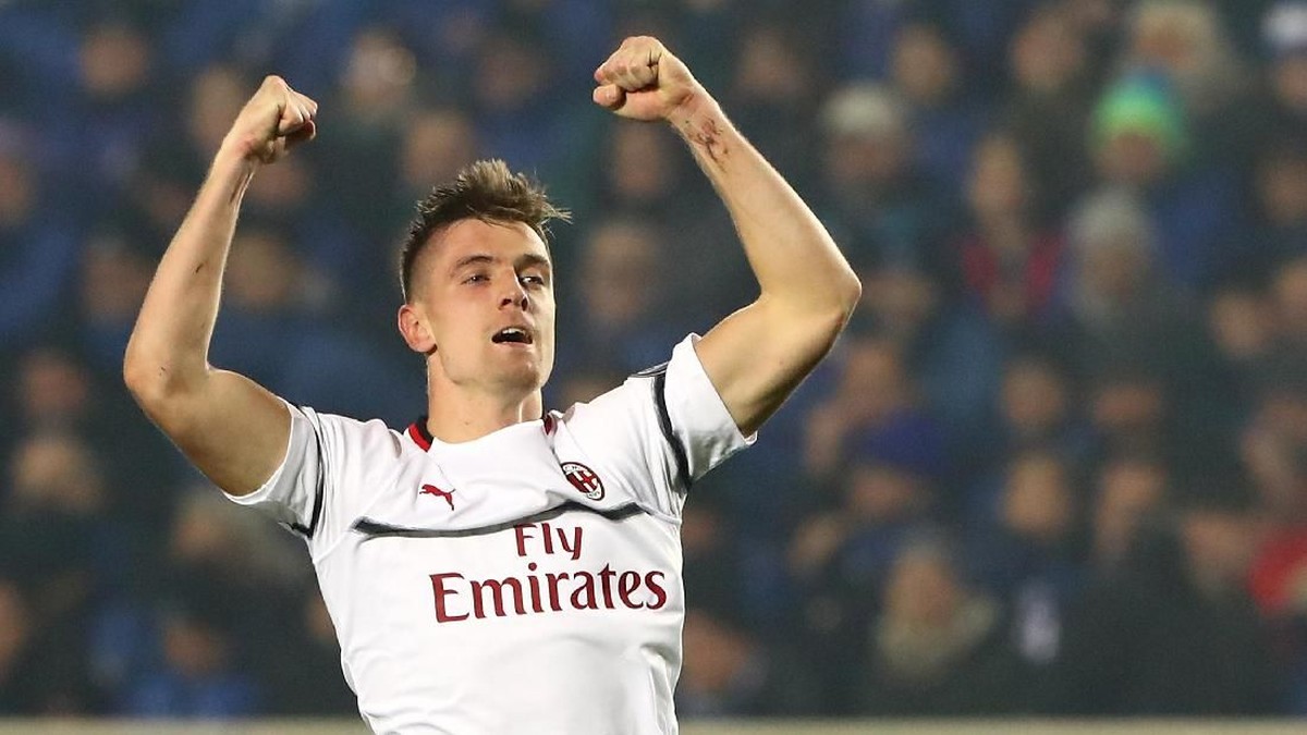 Bomber AC Milan Krzysztof Piatek diprediksi akan mencetak 35 gol di musim ini. Foto: Marco Luzzani/Getty Images