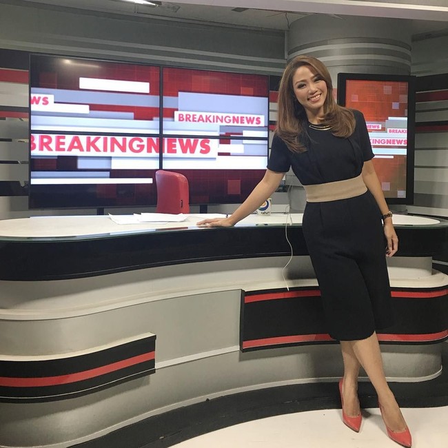 Jumpsuit juga bisa diterapkan saat bekerja kantoran. Pastikan untuk memilih yang modelnya lebih elegan seperti yang dikenakan Anisha ini. Foto: Instagram @anishadasuki