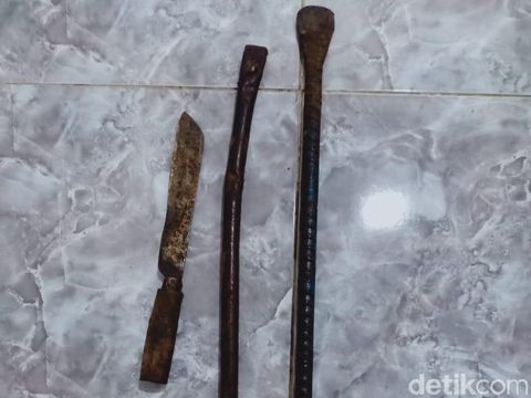 Pisau dan Linggis jadi Senjata Pamungkas Suami Bunuh Istri dan Anak
