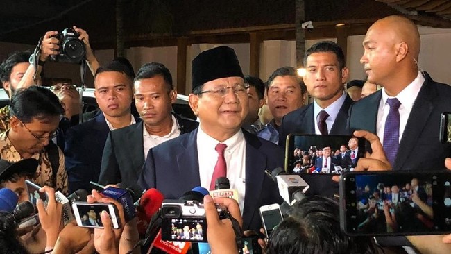 Prabowo Puji Jokowi Bangun Infrastruktur, Tapi...