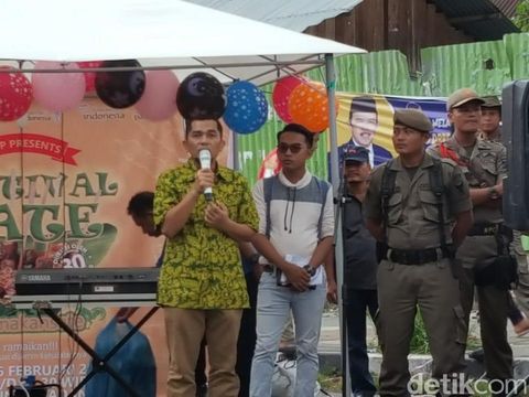 Tegaskan Tak Pakai Bahan Haram, Pedagang Gelar Festival Makan Sate Padang