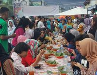 Tegaskan Tak Pakai Bahan Haram, Pedagang Gelar Festival Makan Sate Padang