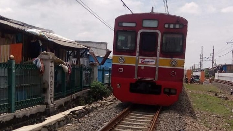 KRL Bogor-Angke Tersambar Petir, Tak Ada Korban KRL Bogor-Angke Tersambar Petir, Tak Ada Korban