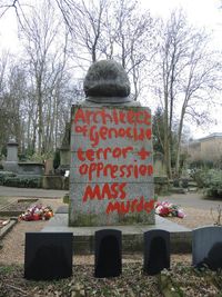 Makam Karl Marx di London Dirusak, Ditulisi 'Architect of Genocide'