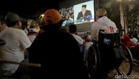 Salah satu pendukung Jokowi-Maruf amin penyandang disabilitas turut ikut menyaksikan nobar di Parkit Senayan.