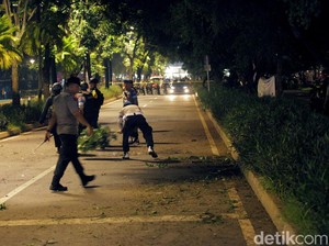 Aksi Terekam CCTV, Siapa Pelaku Ledakan Petasan di Senayan?