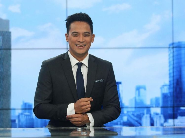 Jadi Perhatian Saat Debat Capres, Gaya Ngopi Tommy Tjokro Bikin Gagal Fokus