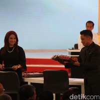 Anisha Dasuki yang begitu kinclong dengan rambut merahnya penampilannya pun disamakan netizen di Twitter dengan tokoh Mera dalam film Aquaman yang diperankan oleh Amber Heard. Ada juga yang menyamakannya dengan Scarlett Johansson sebagai Black Widow dalam film Avengers. Foto: Dok. Detikfoto