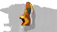 Kalau ini sepatu yang dipakai oleh Paul George. (Foto: dok. AP)