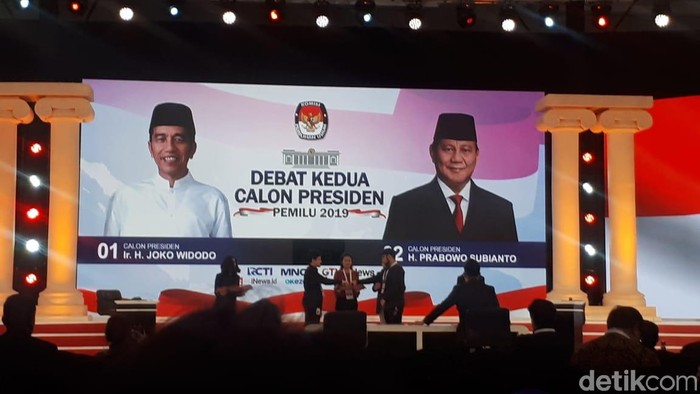 Toyota Alphard Mengantar Dua Capres Menuju Lokasi Debat