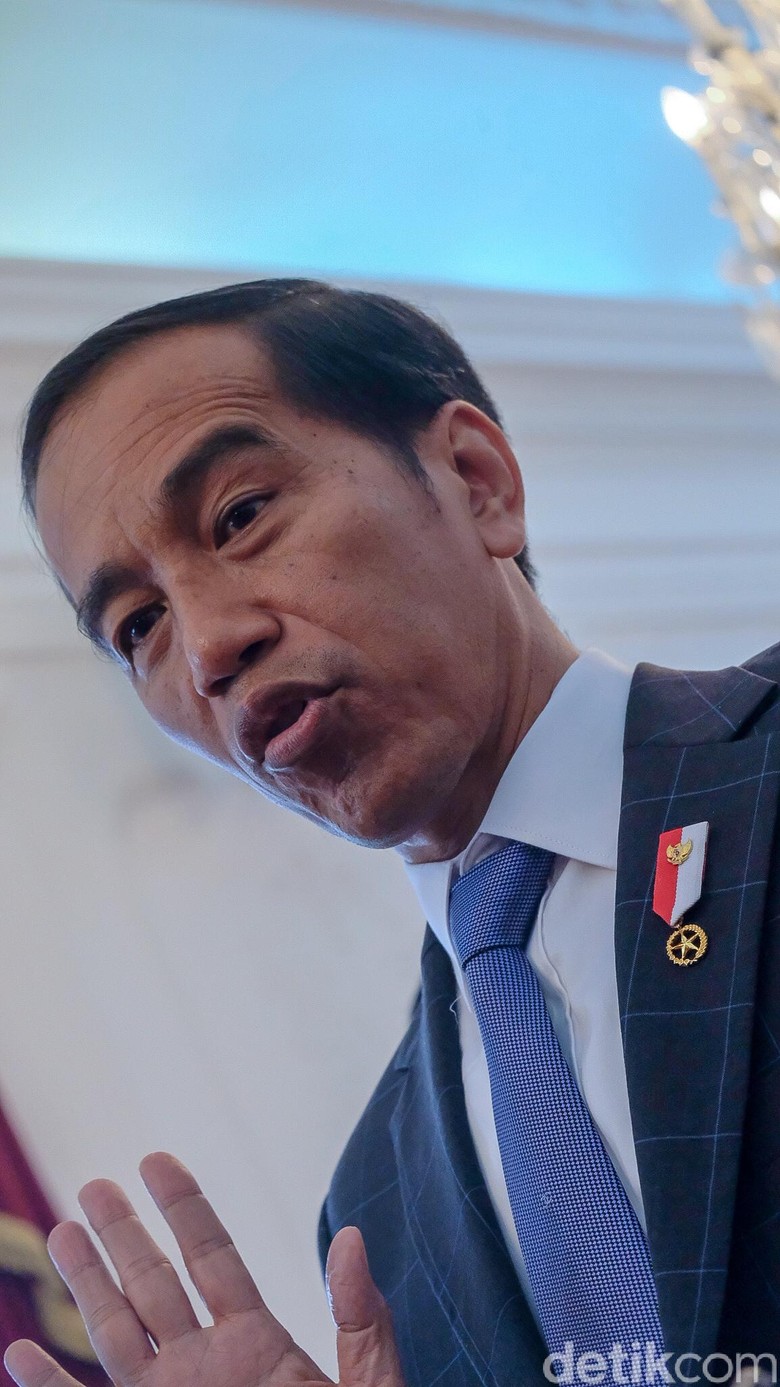 BW Sindir Rezim Korup Saat di MK, Jokowi: Jangan Rendahkan Institusi! BW Sindir Rezim Korup Saat di MK, Jokowi: Jangan Rendahkan Institusi!