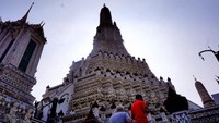 Thailand juga punya banyak tempat seru untuk dijelajahi sendirian. Kuil-kuil cantik seperti Wat Arun dan Wat Pho wajib masuk daftar! (Annisa Budiarti/dTraveler)