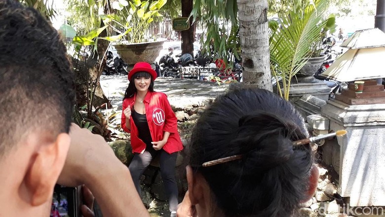 Berbalut Pakaian #01, 12 Model Cantik Ini Kampanyekan Jokowi Berbalut Pakaian #01, 12 Model Cantik Ini Kampanyekan Jokowi