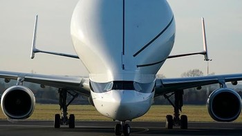 Ia adalah suksesor pesawat sejenis yang juga bernama Airbus Beluga, dengan penambahan kapasitas. Foto: Getty Images