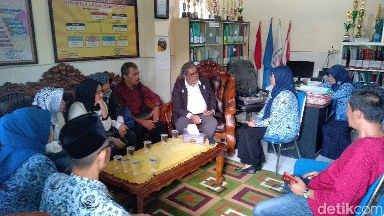 Komnas Anak datang ke SD di Malang Tempat Guru Cabuli Muridnya Komnas Anak datang ke SD di Malang Tempat Guru Cabuli Muridnya