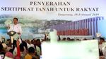 Jokowi Serahkan Ribuan Sertifikat Tanah di Banten