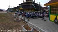 Di Kawasan Kampung Beting, memiliki bangunan cagar budaya yang erat dengan sejarah perkembangan Kota Pontianak yakni Masjid Jami dan Istana Kadriah Kesultanan Pontianak. Dok. Kementerian PUPR.