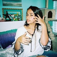 Jika seorang wanita tidak ingin bercukur, jangan kritik dia. Itu adalah pilihannya. Jika seorang pria tidak bercukur, tidak akan yang menengok dua kali atau peduli. Jika seorang wanita tidak bercukur, orang akan melihat dua kali. Aturan itu harus pergi. Kamu harus bisa memilih bagian mana yang kamu ingin cukur, apakah itu semua tubuh atau hanya ketiak, itu terserah kamu, kata Jazz dilansir Bustle. Foto: Instagram @jazzjennings_