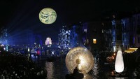 Seperti pada tahun-tahun sebelumnya, pembukaan Karnaval Venesia 2019 pun berlangsung meriah. Antonio Calanni/AP Photo.