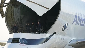 Ini adalah bagian atasnya yang dapat dibuka untuk membawa barang raksasa. Foto: Getty Images