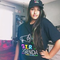 azz menjadi model untuk Gillete Venus yang juga mengampanyekan gerakan agar wanita merayakan kulit mereka tanpa terlalu memikirkan pendapat orang lain. Transgender 18 tahun tersebut pun dianggap pantas menjadi representasi. Ia sendiri mengaku tidak mencukur bulu karena anggapan orang lain. Foto: Instagram @jazzjennings_