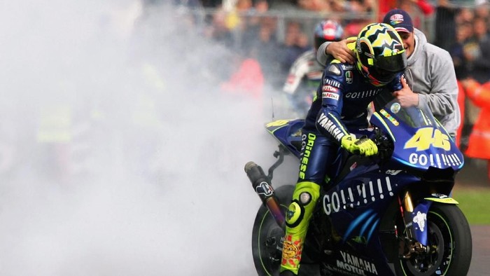 DONINGTON, ENGLAND - JULY 25:  Valentino Rossi of Italy burns rubber after winning the British Grand Prix during the Cinzano British Grand Prix at Donington Park on July 24, 2004 in Donington, England.  (Photo by Jamie McDonald/Getty Images)