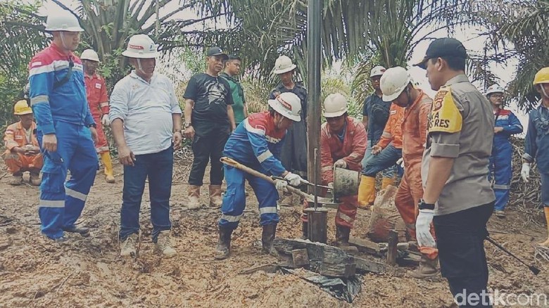 Pasca-kebakaran, 25 Sumur Minyak Ilegal di Jambi Ditutup Pasca-kebakaran, 25 Sumur Minyak Ilegal di Jambi Ditutup
