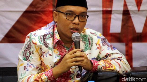 Indonesia akan menggelar Pemilu 2019 pada April mendatang. MPR bersama pengamat komunikasi politik membahas mengenai potensi golput pada Pemilu mendatang.