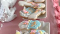 Cookies dengan warna-warni pastel dengan sentuhan bunga berbentuk unicorn sangat menggemaskan. Foto: Instagram@melissassweetcartdesigns.