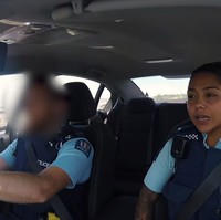 Kecantikan dan pesona Lana Crichton pun membuat para netizen ingin ditangkap bahkan melakukan kejahatan. Lana, tangkap aku kapan saja, Dia sangat cantik, hingga Aku akan melakukan kejahatan hanya untuk bertemu dia pun membanjiri kolom komentar. Foto: YouTube Auckland Police TV