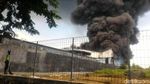 Gudang di Kawasan Industri Maspion Terbakar, Asap Membubung Tinggi