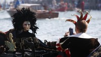 Pesta topeng yang diselenggarakan di Karnaval Venesia pun beragam. Ada banyak jenis topeng yang dapat dipakai oleh para peserta, diantaranya Bauta, Colombina, Moretta, Zanni, Alecchino, dan masih banyak lagi. Antonio Calanni/AP Photo.