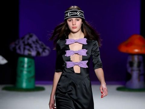 Desainer Tampilkan Busana Bermotif Sperma di London Fashion Week